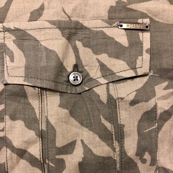 Slim fit Antony Morato olive safari print button down. Size 48M - Picture 6 of 8